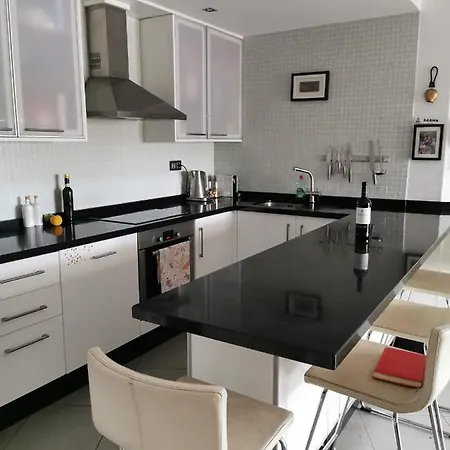דירה Modern Sea View Duplex With Parking And Aircon אל מדאנו