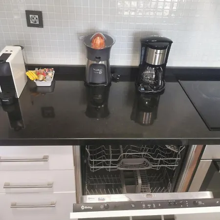 Modern Sea View Duplex With Parking And Aircon אל מדאנו